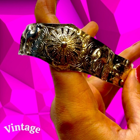 Vintage Hamsa Silver Camel Motif Bracelet - Picture 6 of 15